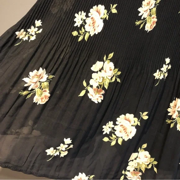 Abercrombie & Fitch Bohemian Floral Babydoll Accordion Pleated Flowy Tank Top - Picture 7 of 16